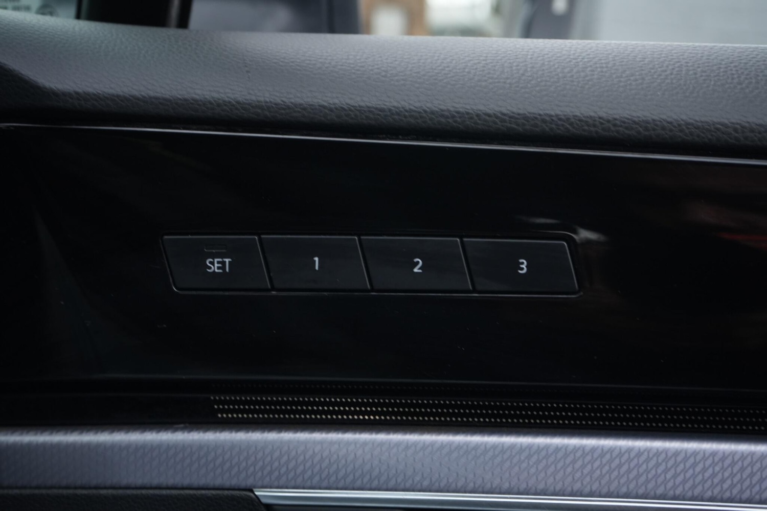 Used Volkswagen Touareg 2018 for sale - 77657746: Photo 11