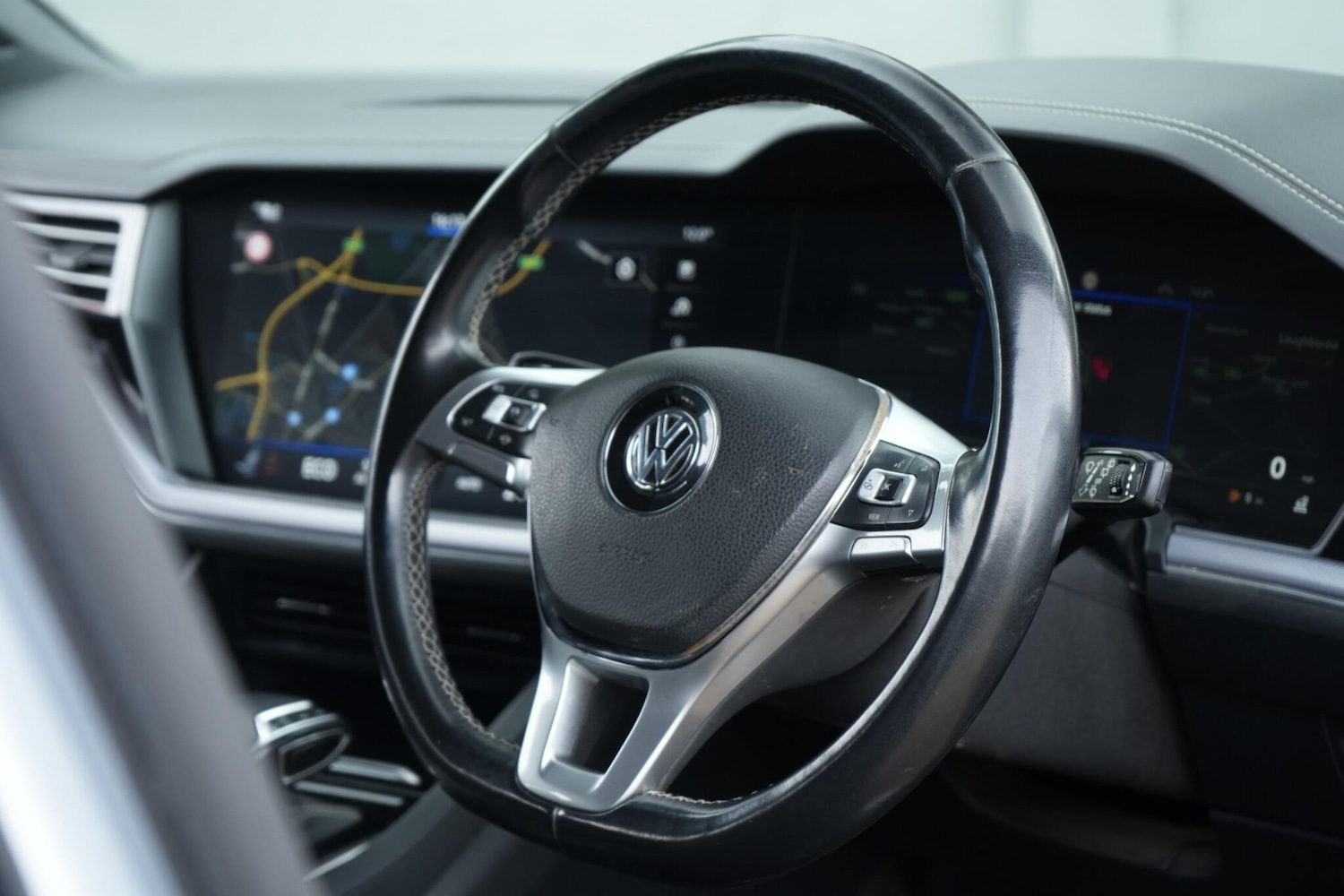 Used Volkswagen Touareg 2018 for sale - 77657746: Photo 3