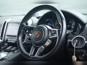 Used Porsche Cayenne 2017 for sale - 79565214: Photo