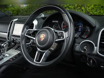 Used Porsche Cayenne 2015 for sale - 78481145: Photo