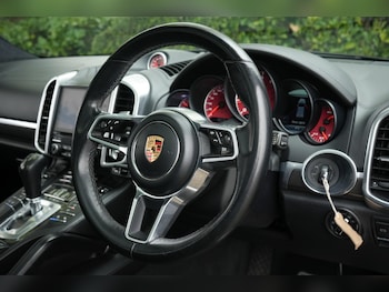 Used Porsche Cayenne 2016 for sale - 78136089: Photo