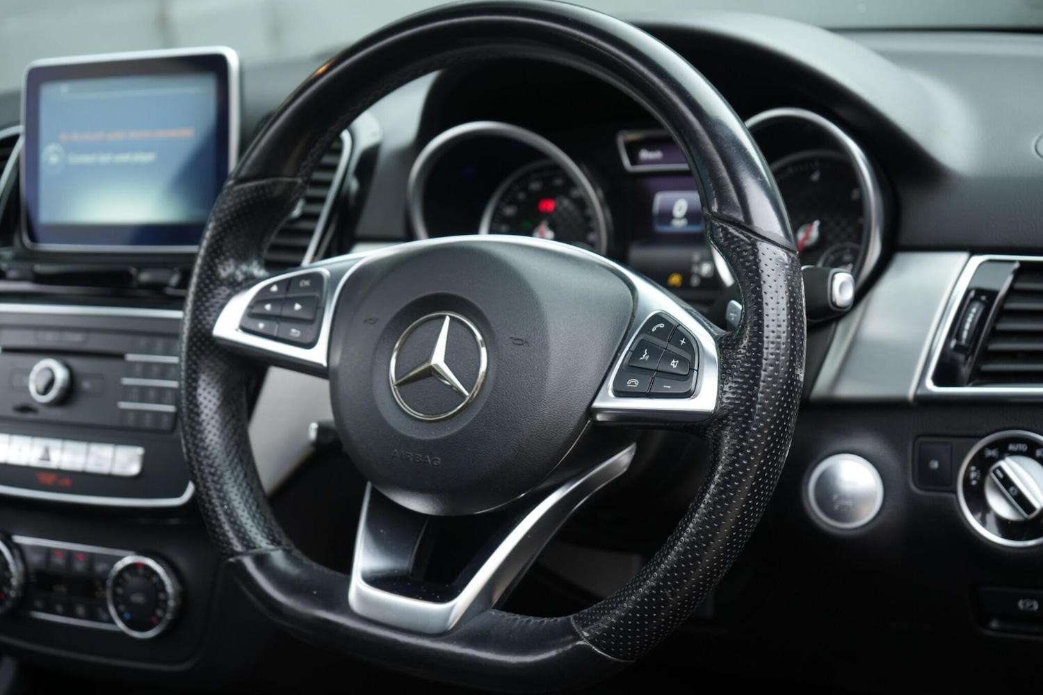 Used Mercedes-Benz GLE 2015 for sale - 76360473: Photo 3