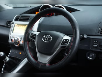 Used Toyota Verso 2010 for sale - 76361540: Photo