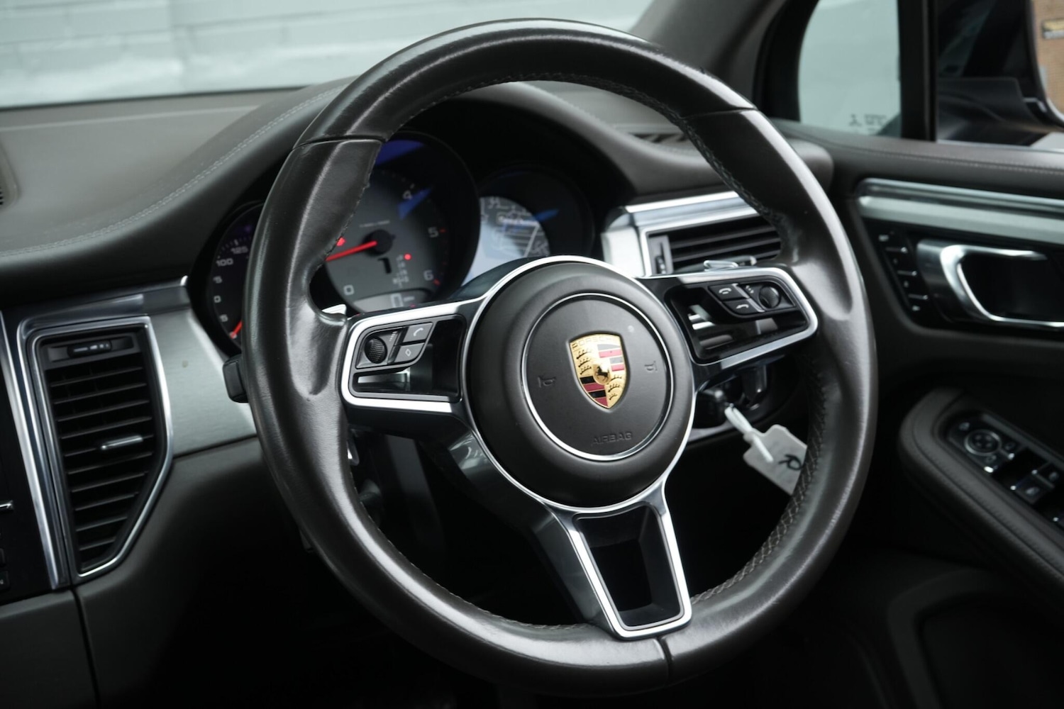 Used Porsche Macan 2016 for sale - 76360481: Photo 24