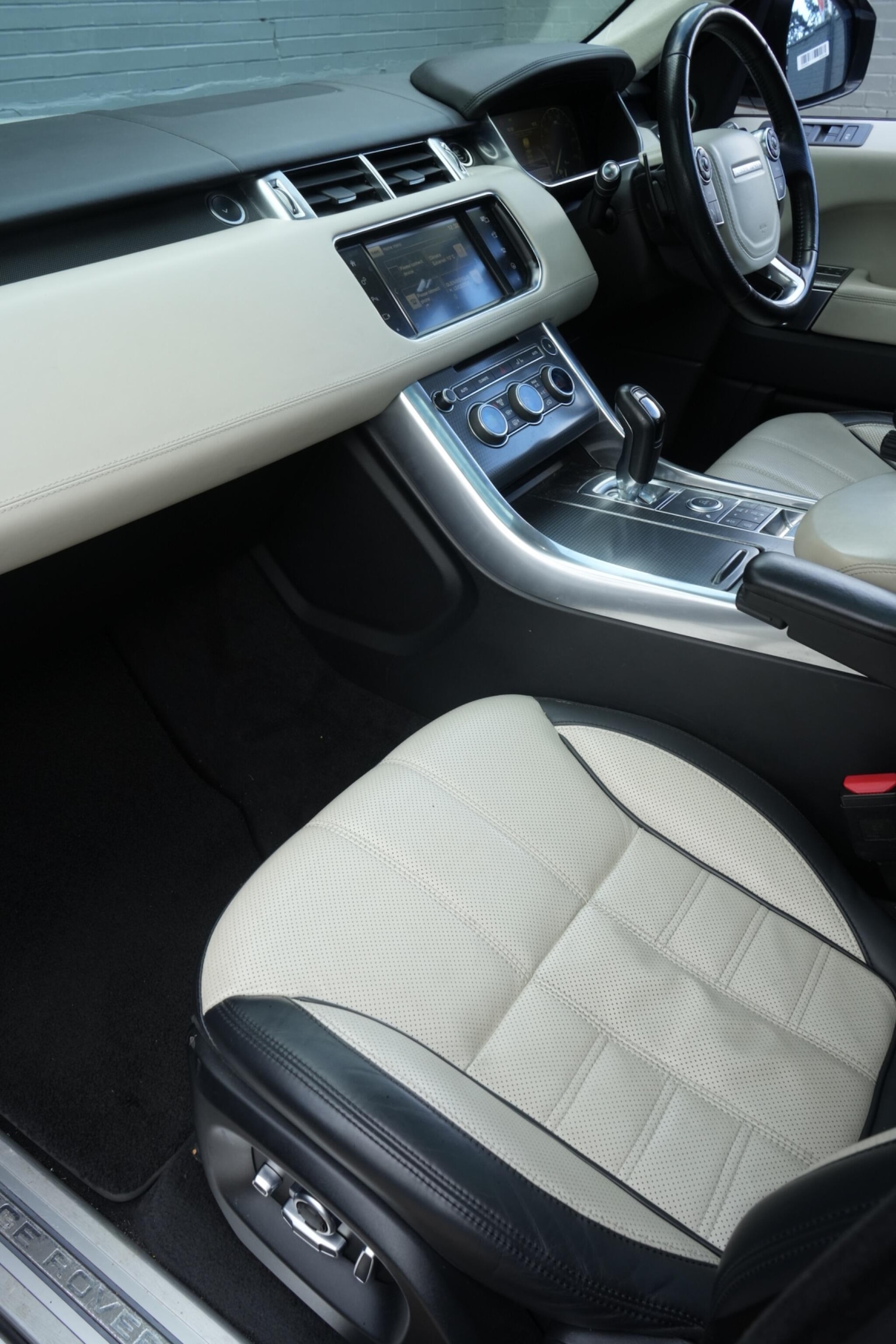 Used Land Rover Range Rover Sport 2015 for sale - 76377998: Photo 32