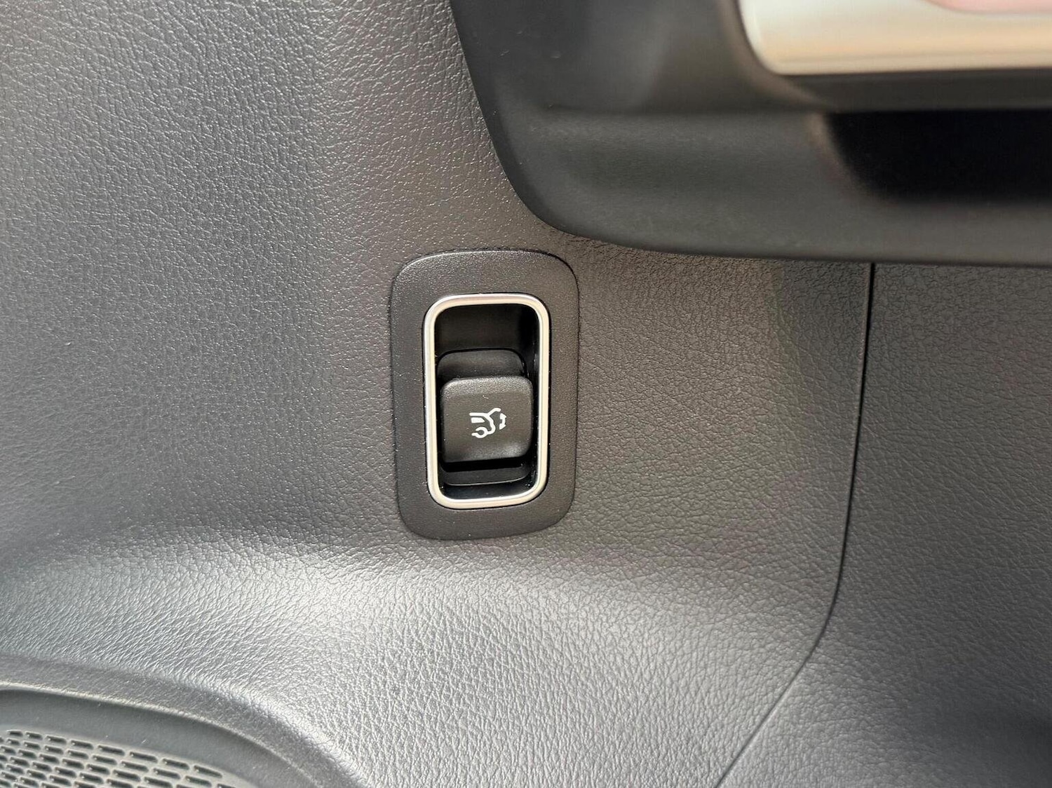 Used Mercedes-Benz EQB 2024 for sale - 76670837: Photo 32