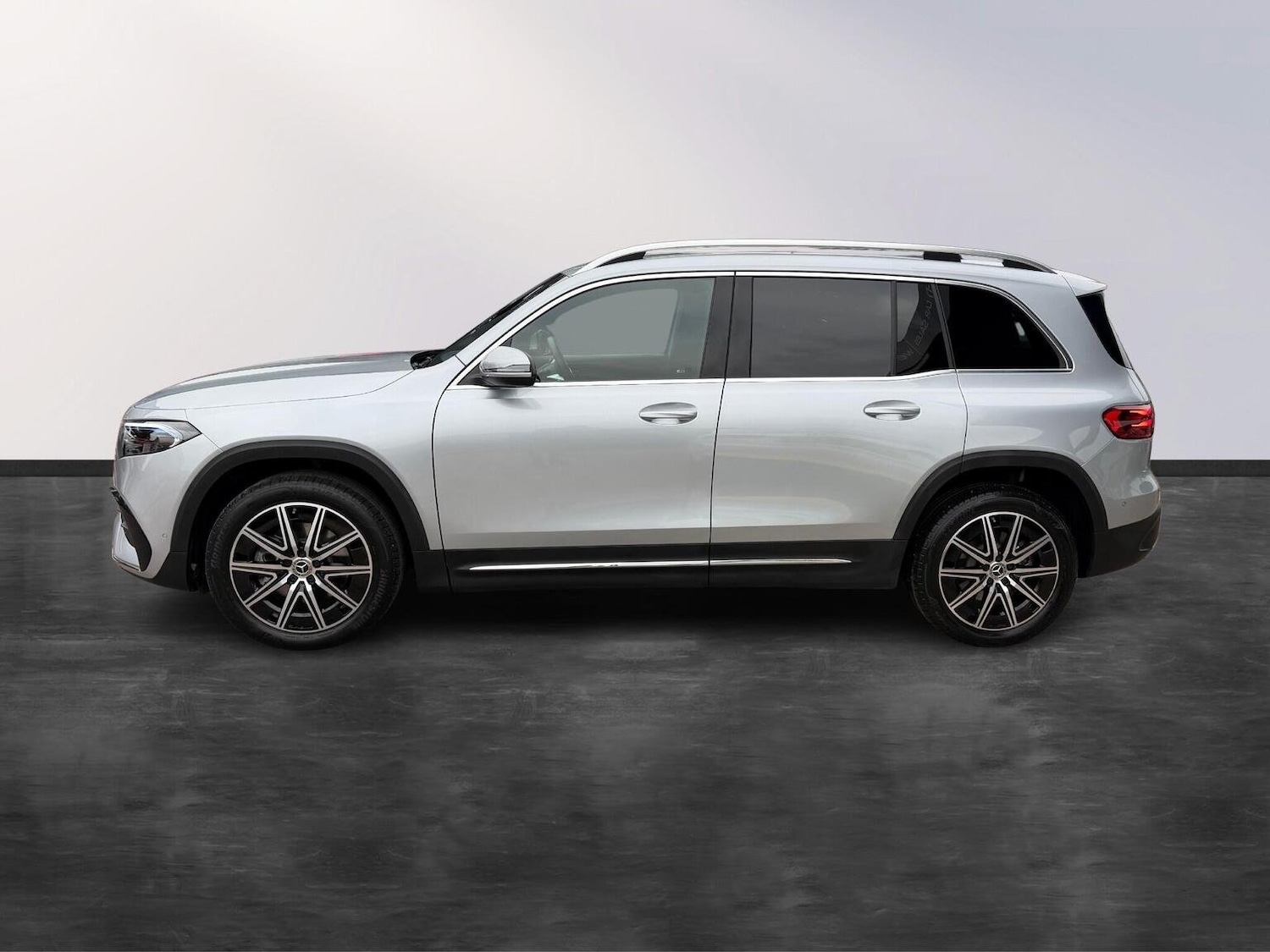 Used Mercedes-Benz EQB 2024 for sale - 76670837: Photo 4