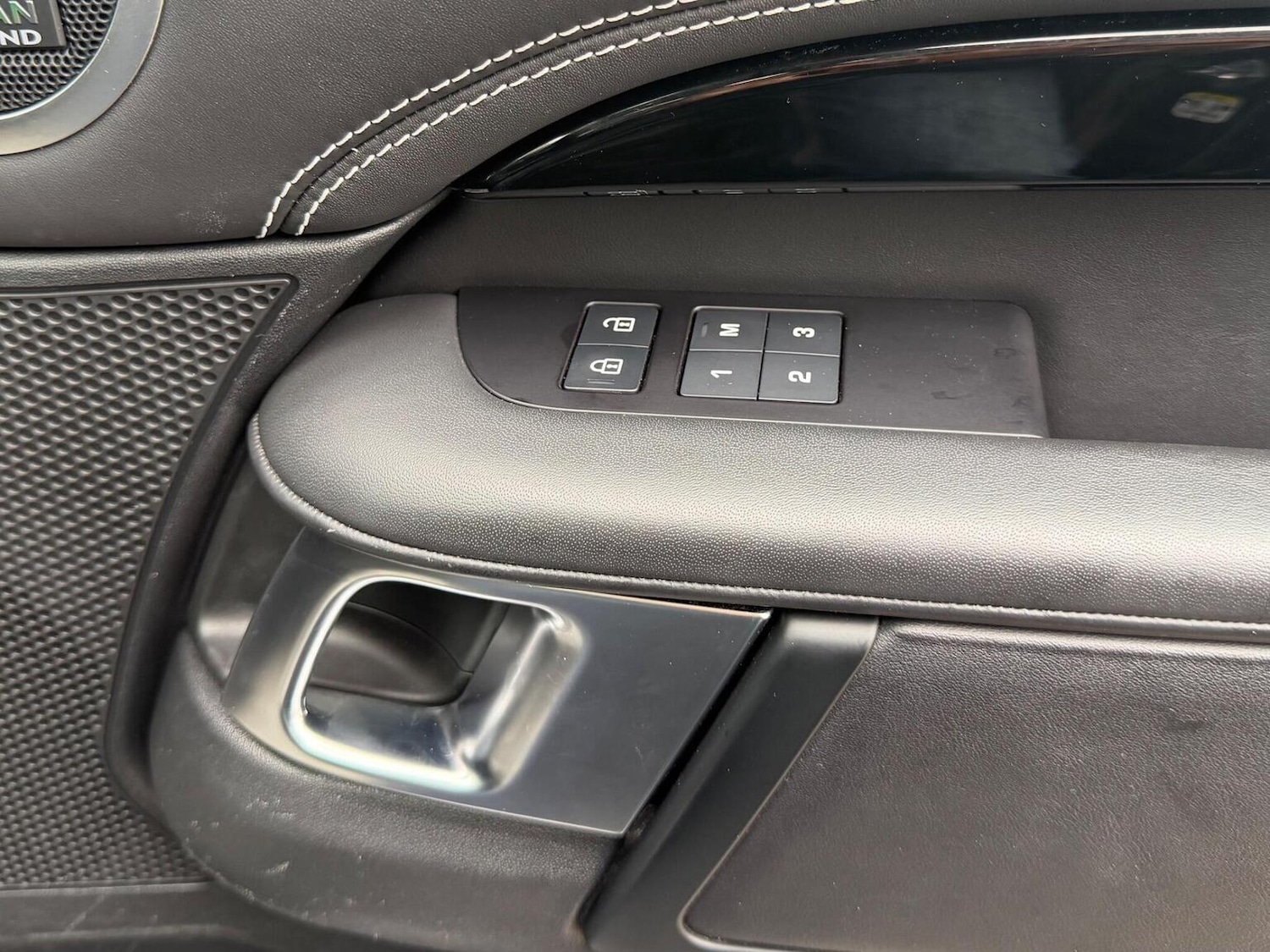 Used Land Rover Discovery 2023 for sale - 77750022: Photo 30