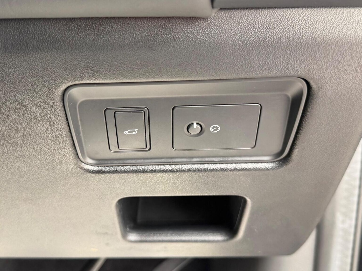 Used Land Rover Discovery 2023 for sale - 77750022: Photo 32