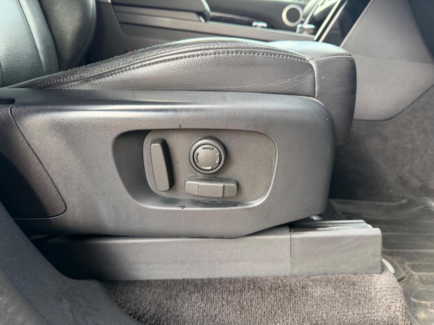 Used Land Rover Discovery 2020 for sale - 77536002: Photo 32