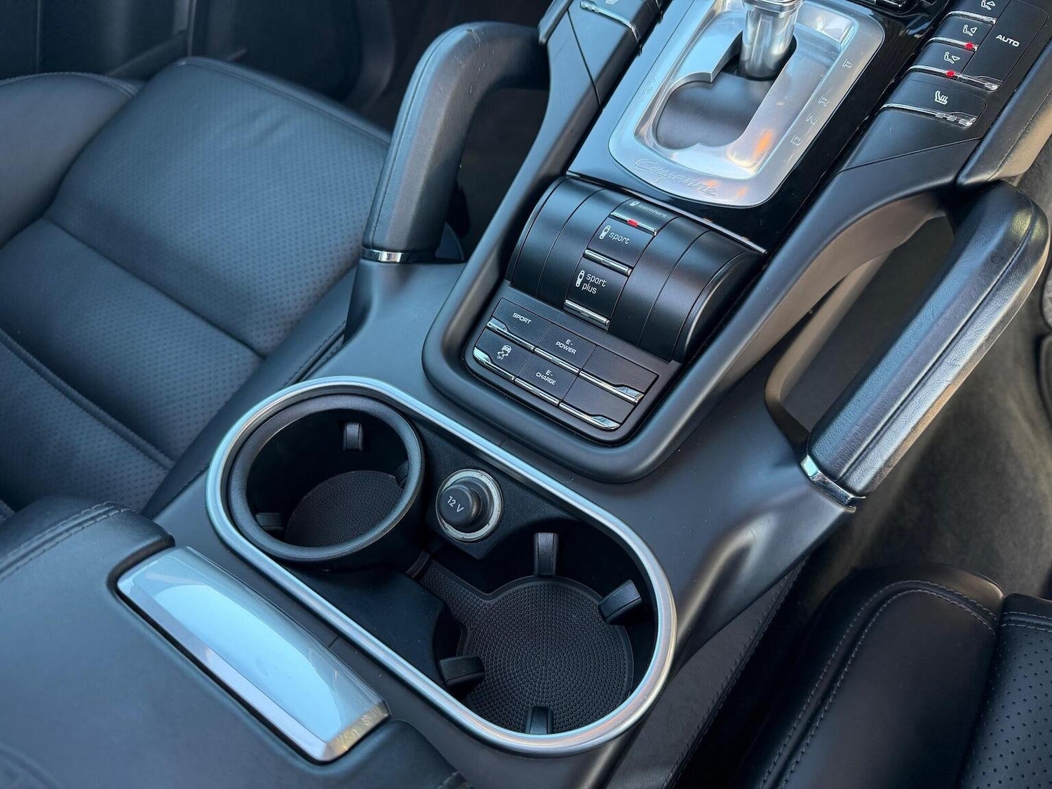 Used Porsche Cayenne 2016 for sale - 76670845: Photo 30