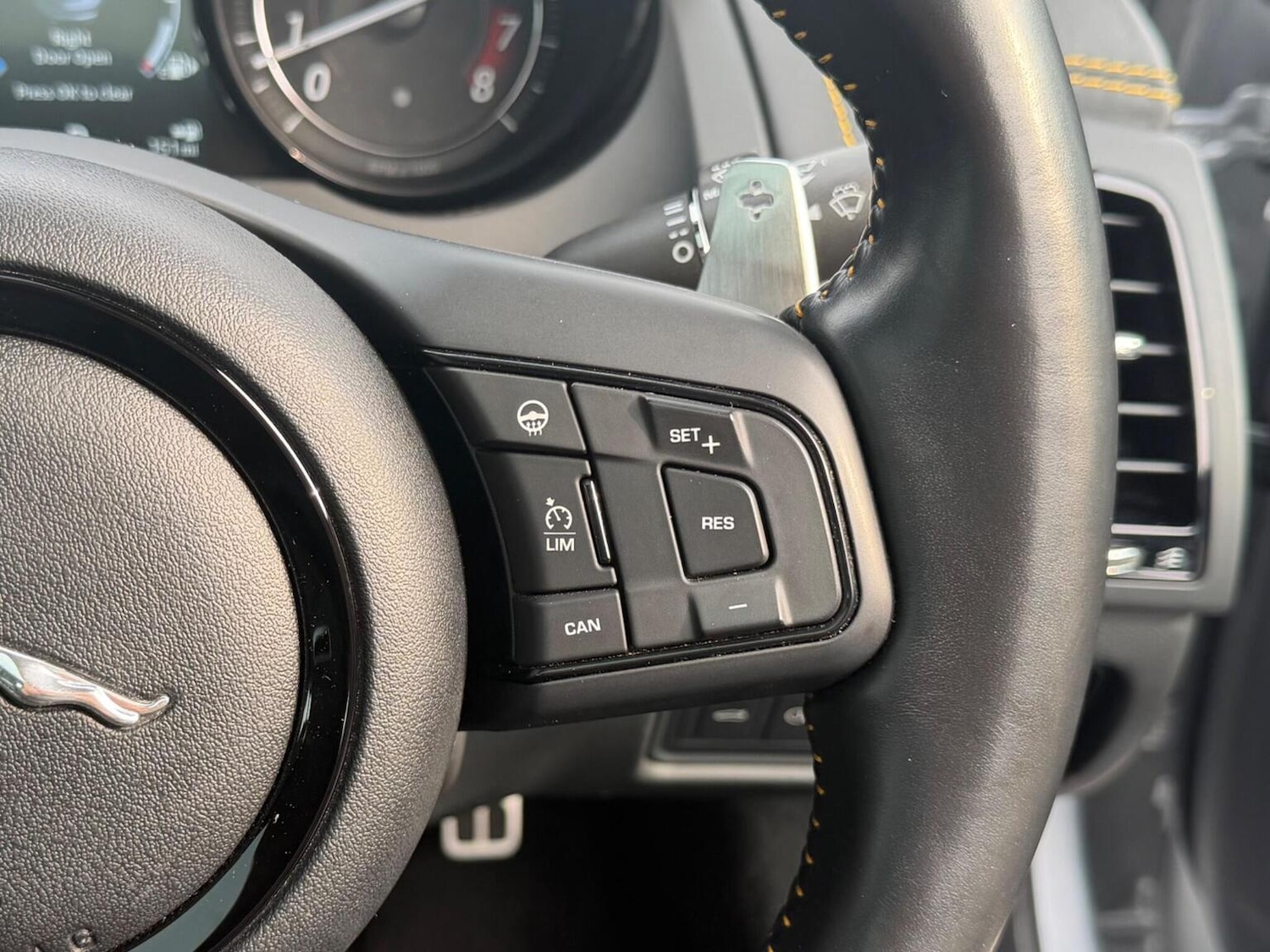 Used Jaguar F-Type 2017 for sale - 77991805: Photo 18