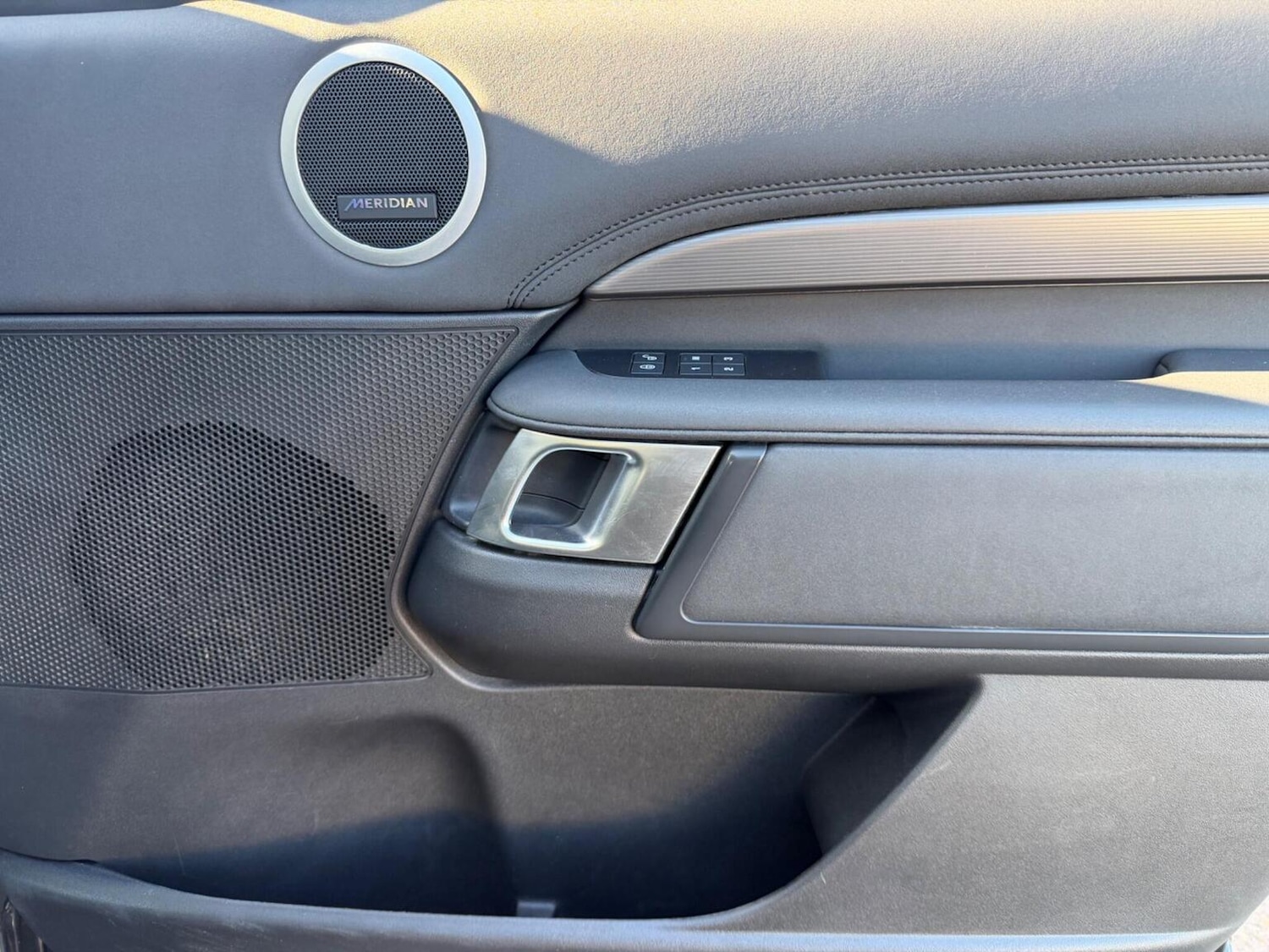 Used Land Rover Discovery 2020 for sale - 77997215: Photo 25