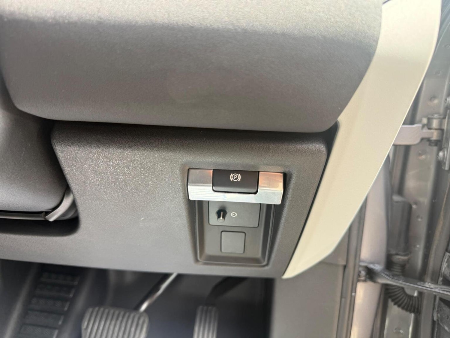 Used Land Rover Defender 110 2020 for sale - 76793631: Photo 30