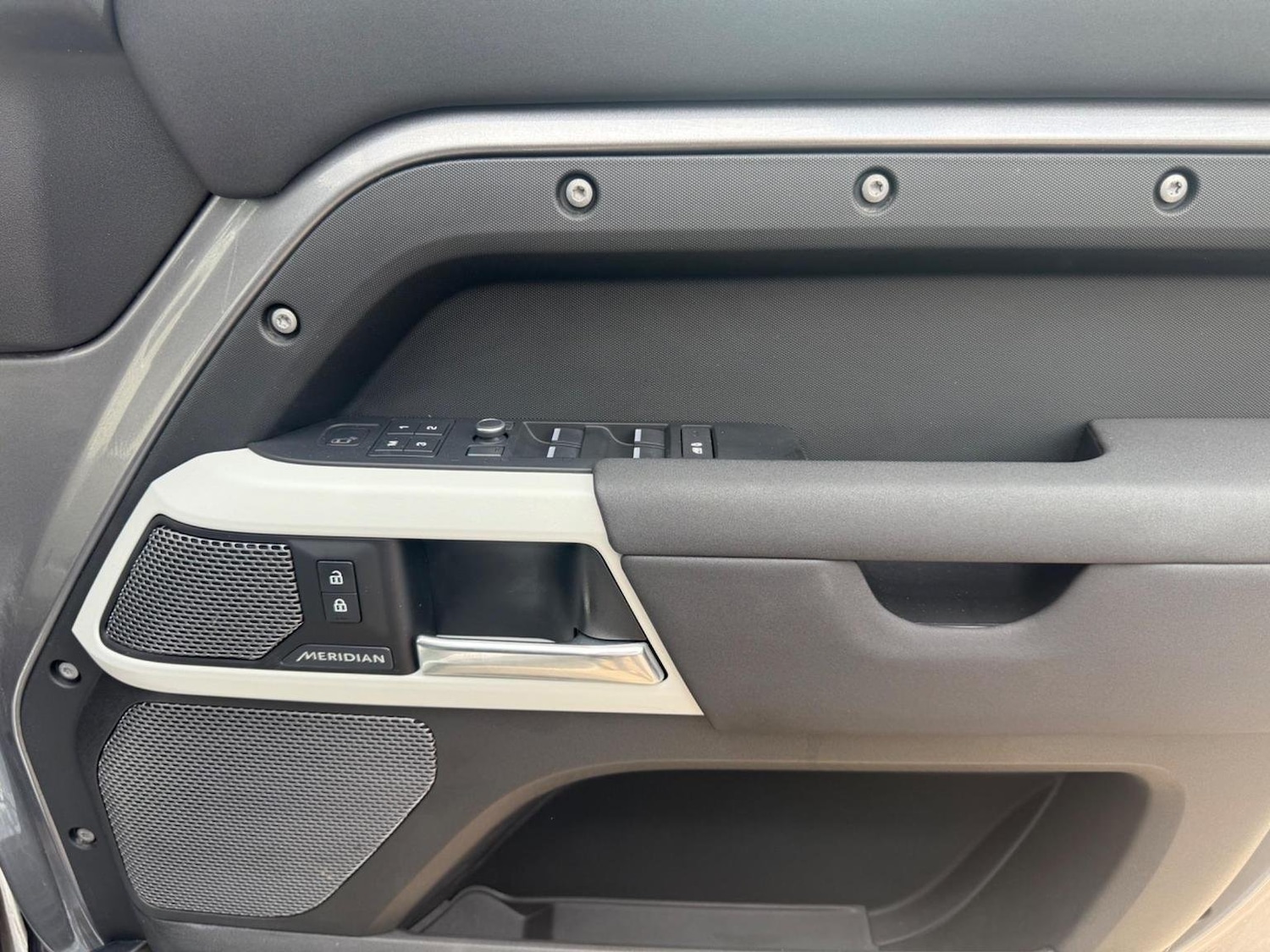 Used Land Rover Defender 110 2020 for sale - 76793631: Photo 31