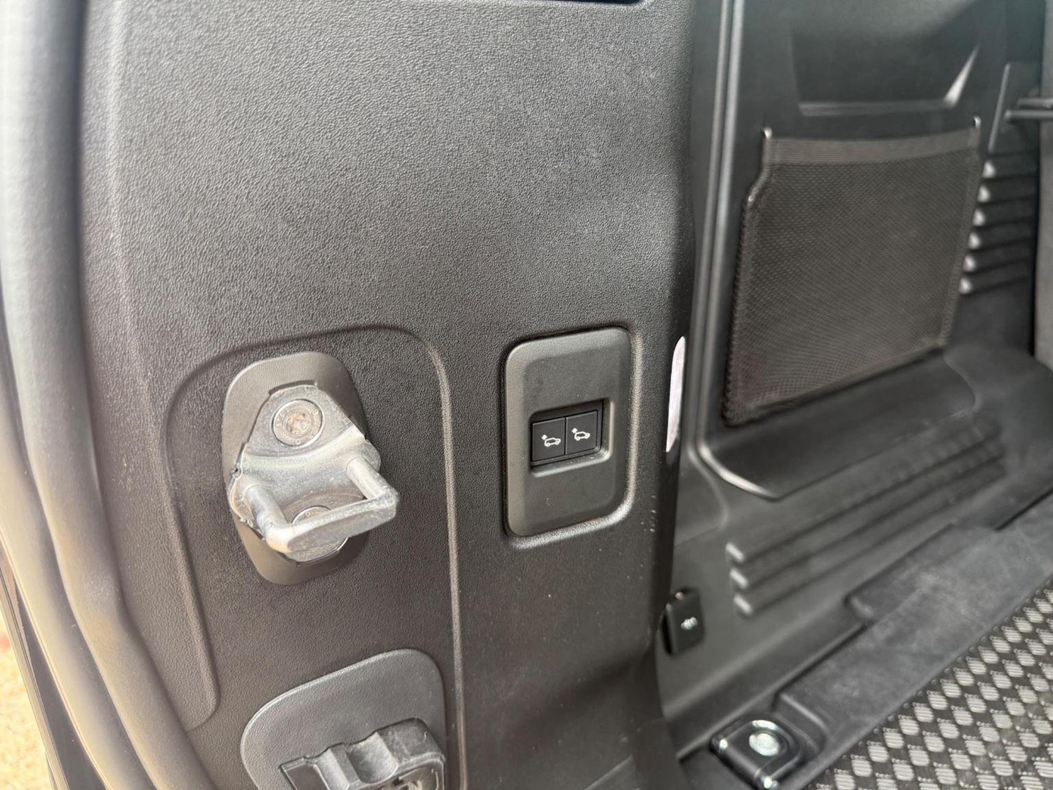 Used Land Rover Defender 110 2020 for sale - 76793631: Photo 39