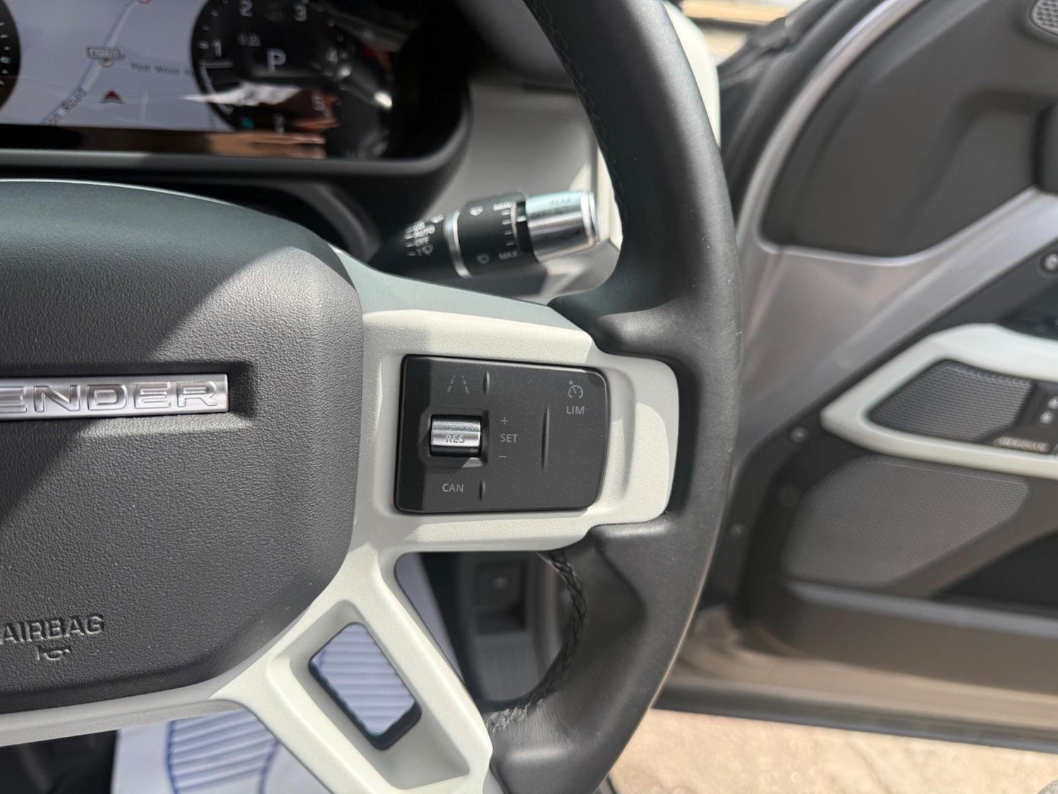 Used Land Rover Defender 2020 for sale - 76670854: Photo 17