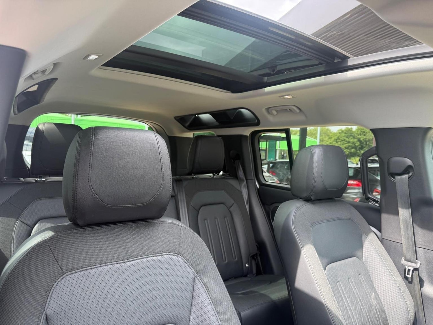 Used Land Rover Defender 2020 for sale - 76670854: Photo 32