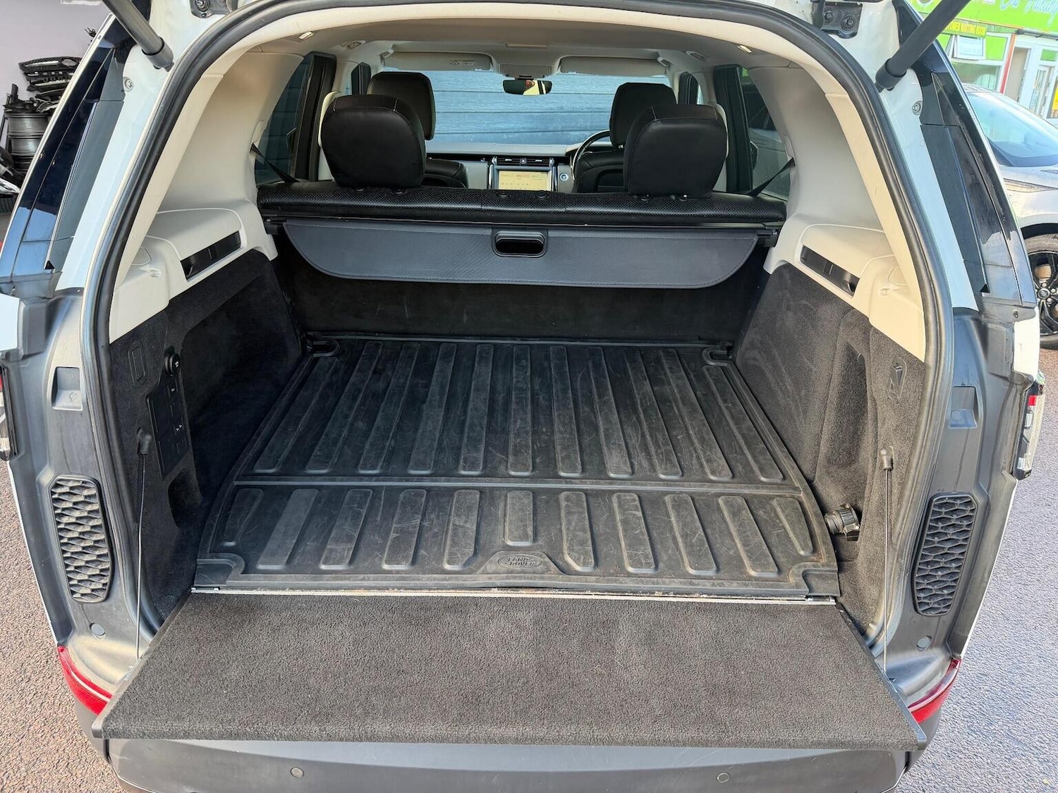 Used Land Rover Discovery 2018 for sale - 76799267: Photo 37