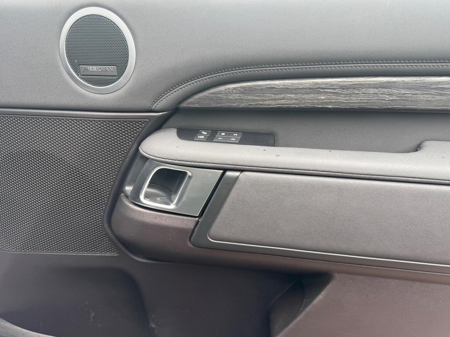 Used Land Rover Discovery 2020 for sale - 77636913: Photo 32