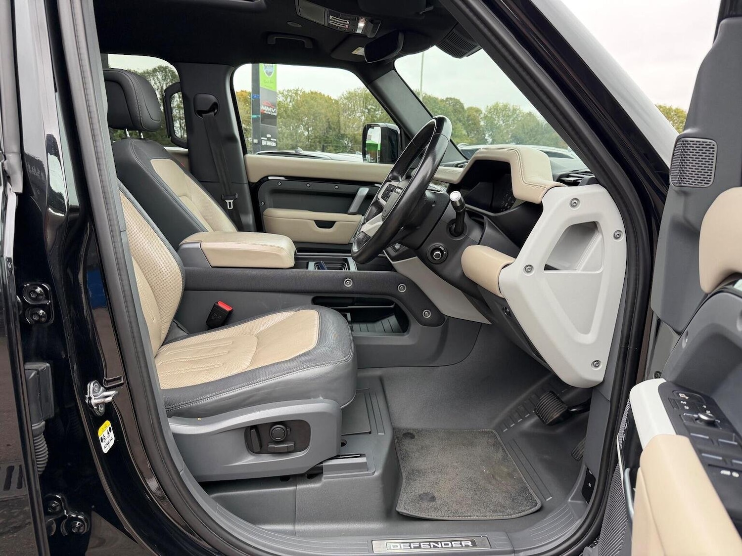 Used Land Rover Defender 2021 for sale - 76670851: Photo 13