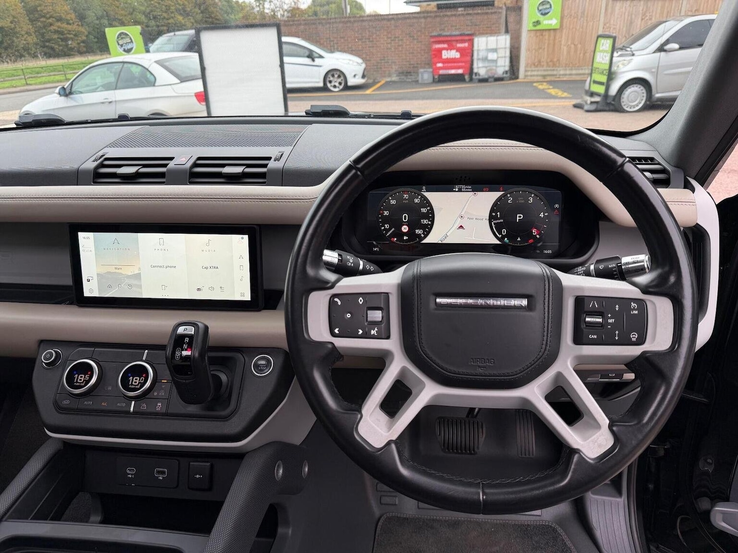 Used Land Rover Defender 2021 for sale - 76670851: Photo 14