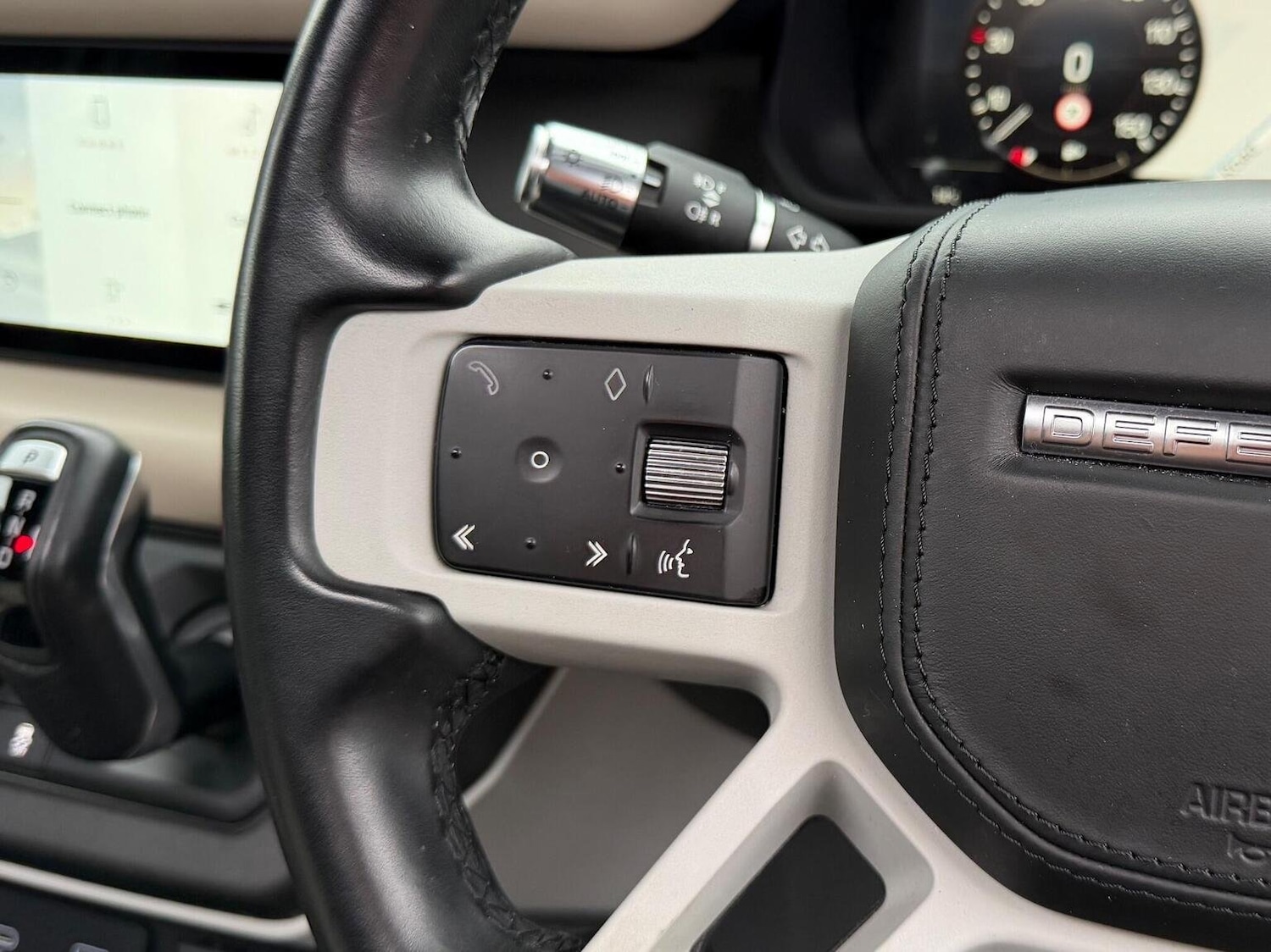 Used Land Rover Defender 2021 for sale - 76670851: Photo 18