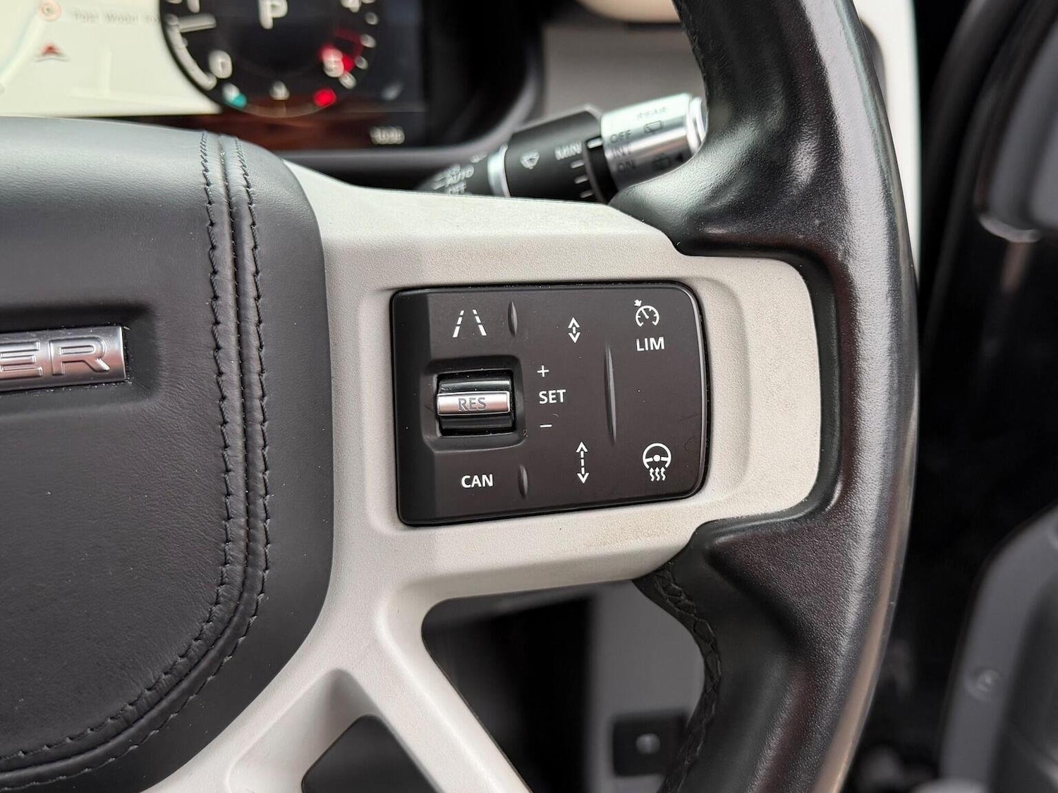 Used Land Rover Defender 2021 for sale - 76670851: Photo 19