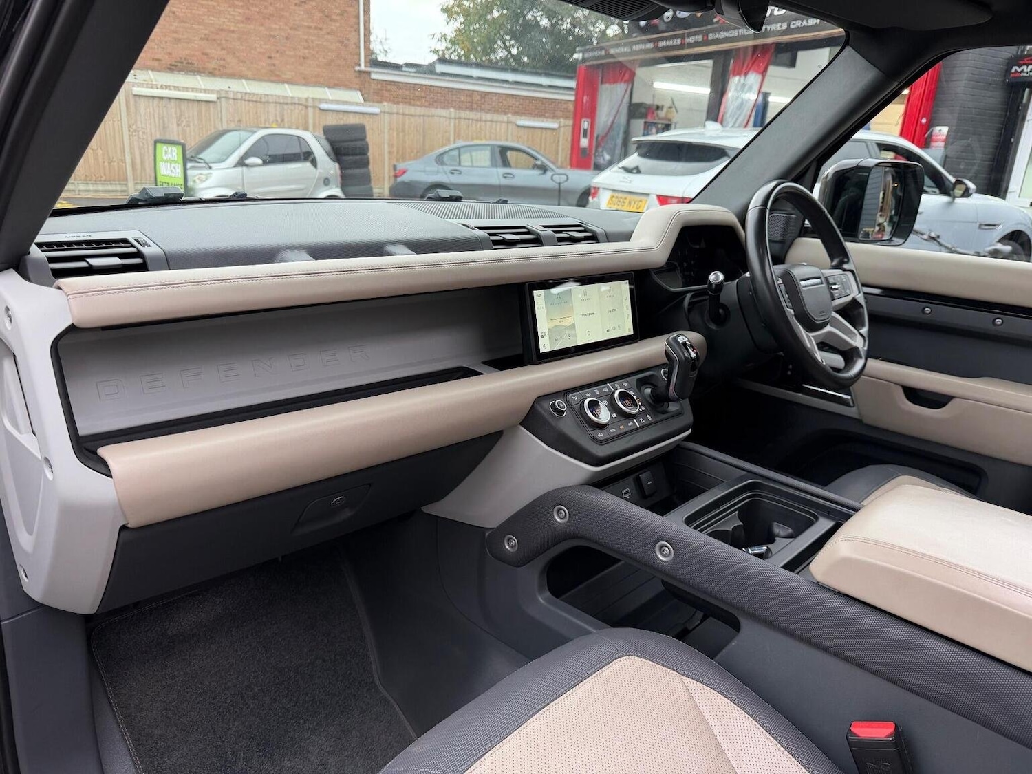 Used Land Rover Defender 2021 for sale - 76670851: Photo 22