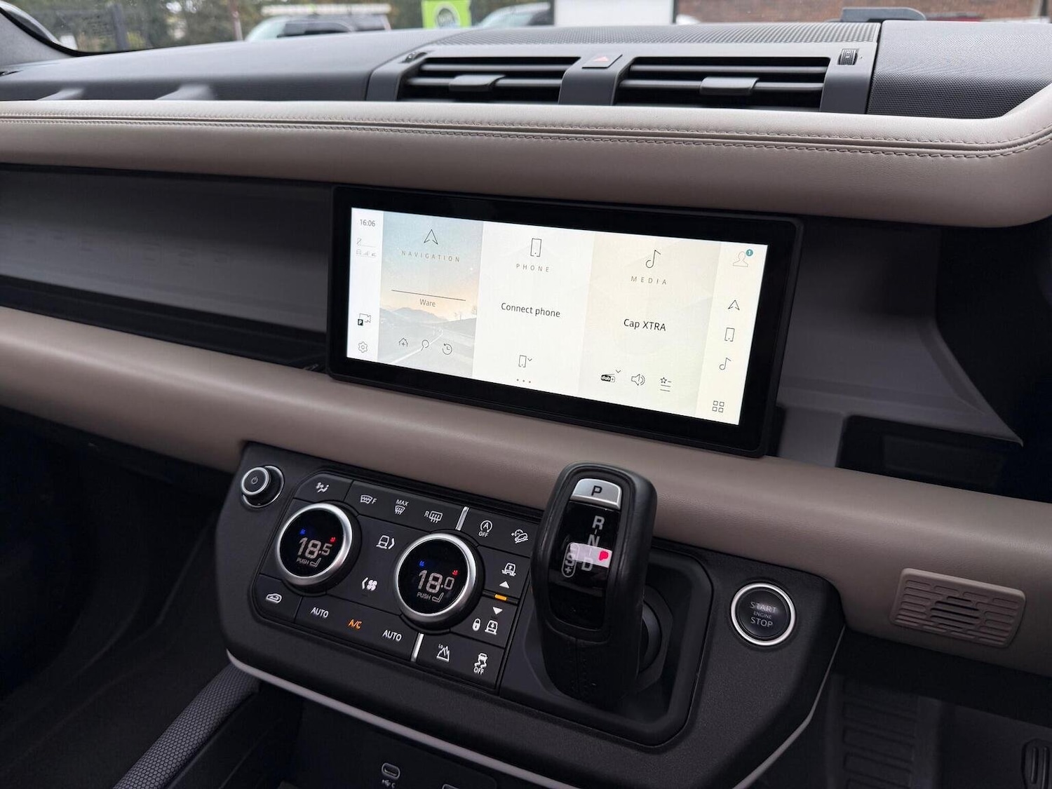 Used Land Rover Defender 2021 for sale - 76670851: Photo 26