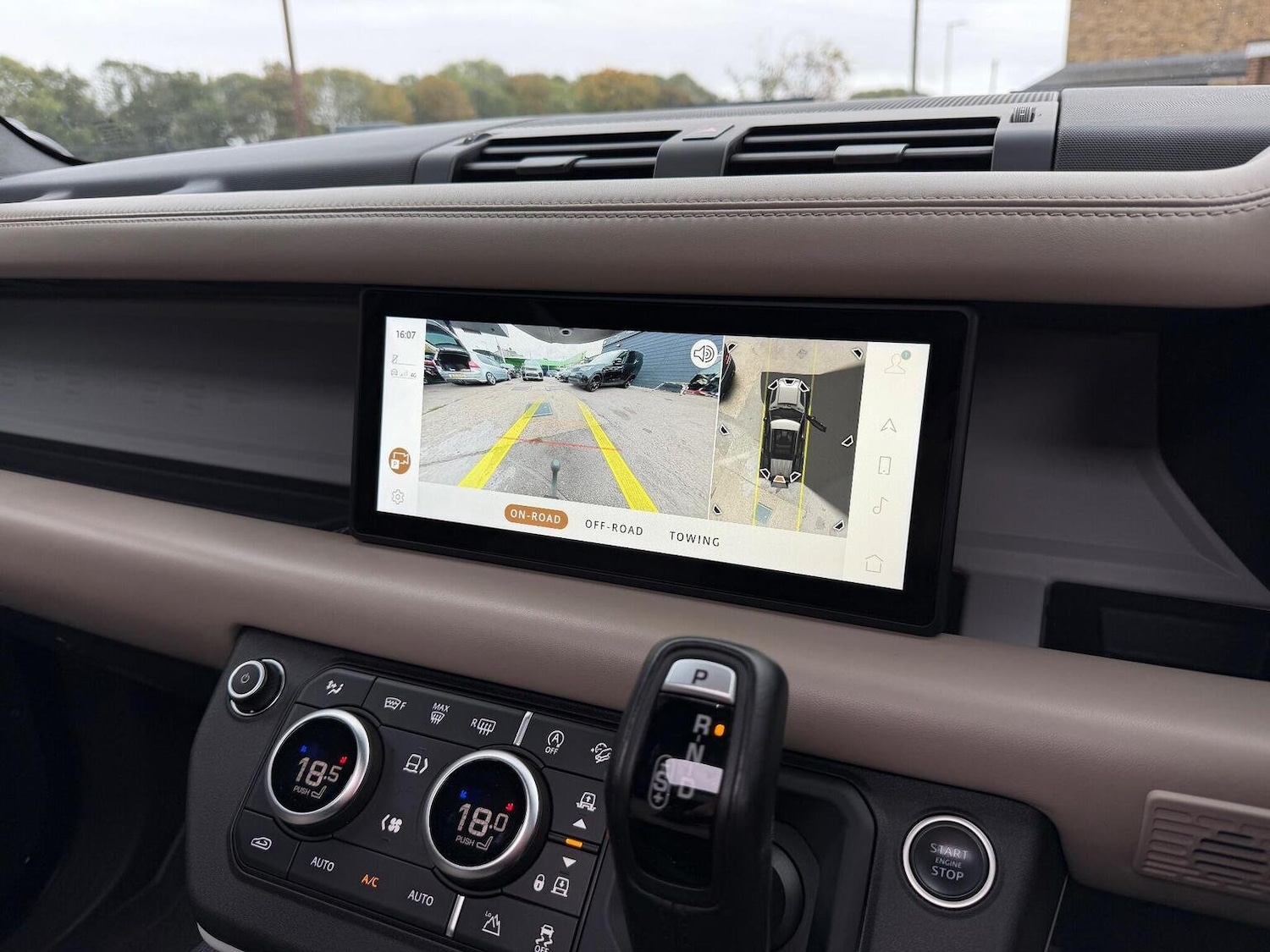 Used Land Rover Defender 2021 for sale - 76670851: Photo 27