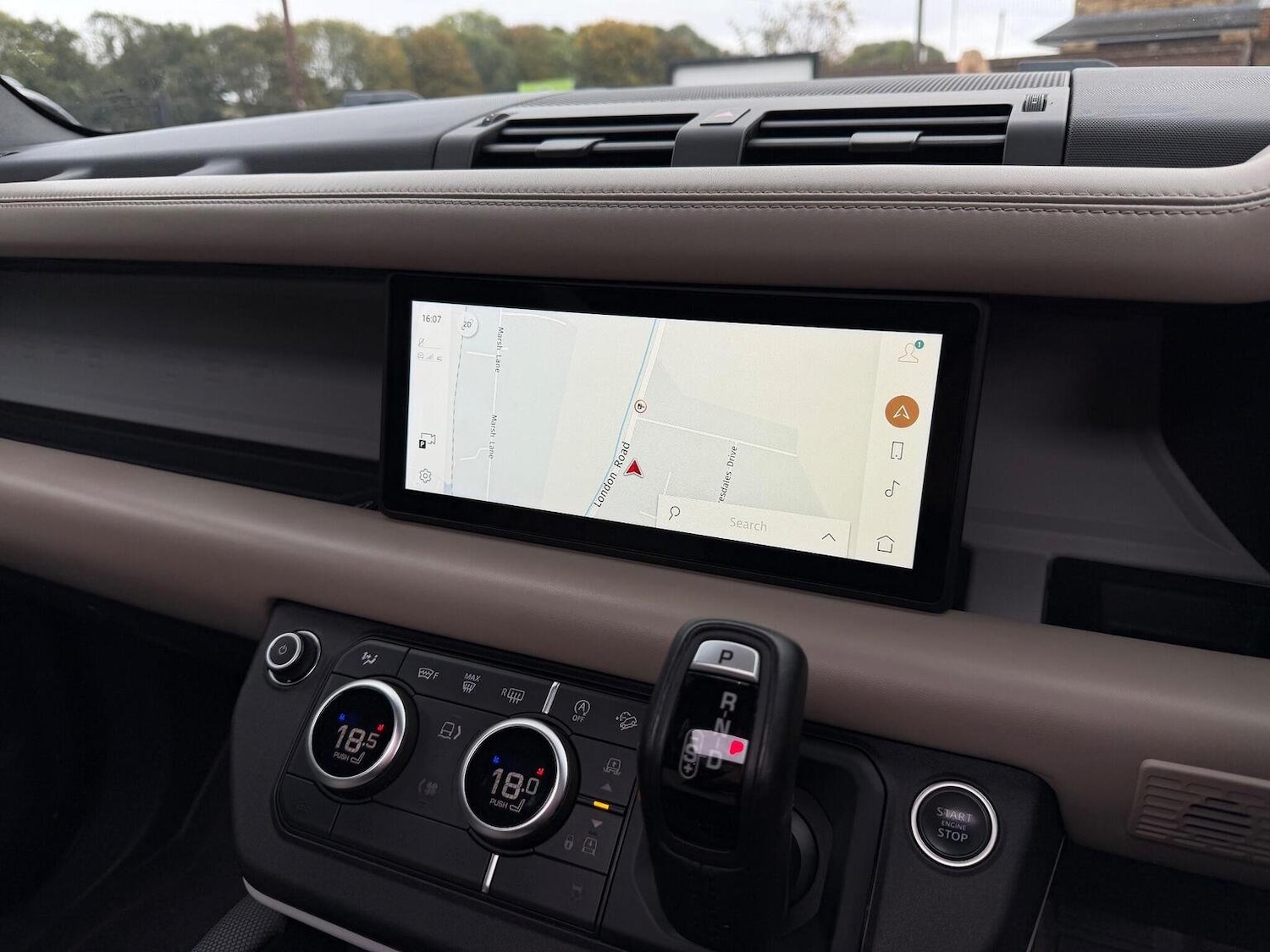 Used Land Rover Defender 2021 for sale - 76670851: Photo 28