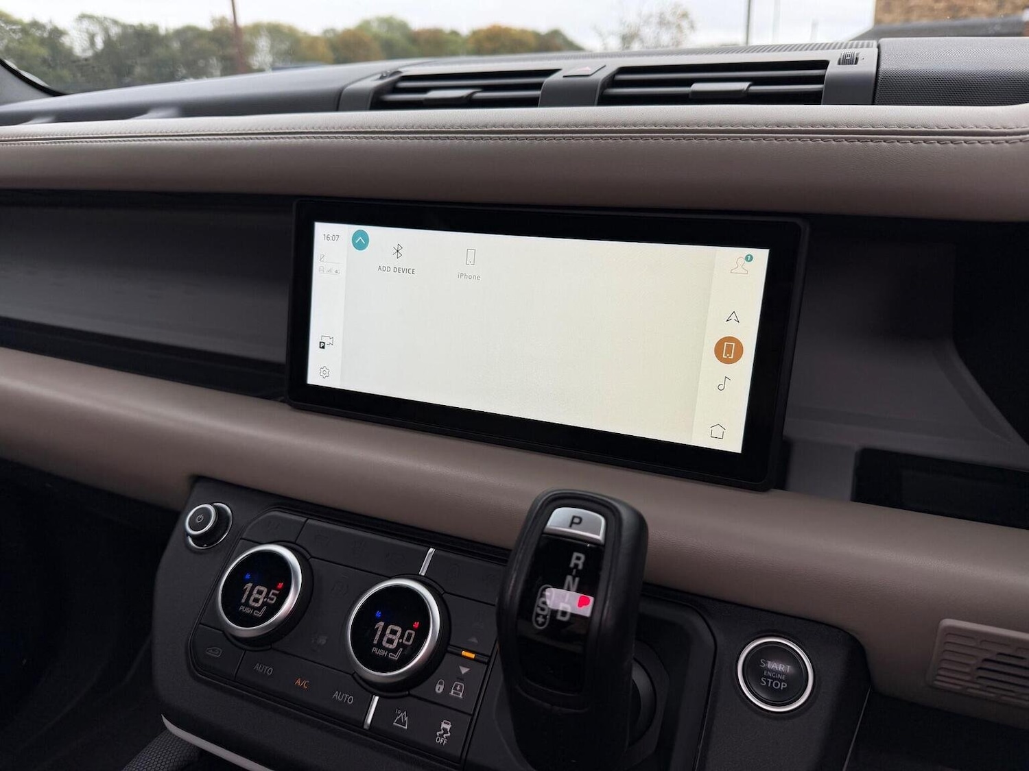 Used Land Rover Defender 2021 for sale - 76670851: Photo 29