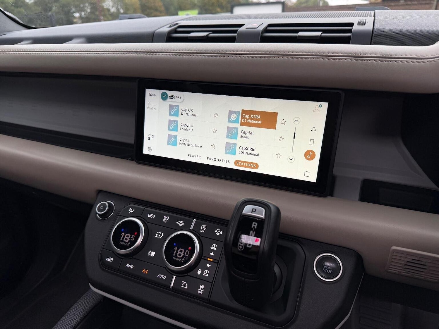 Used Land Rover Defender 2021 for sale - 76670851: Photo 30