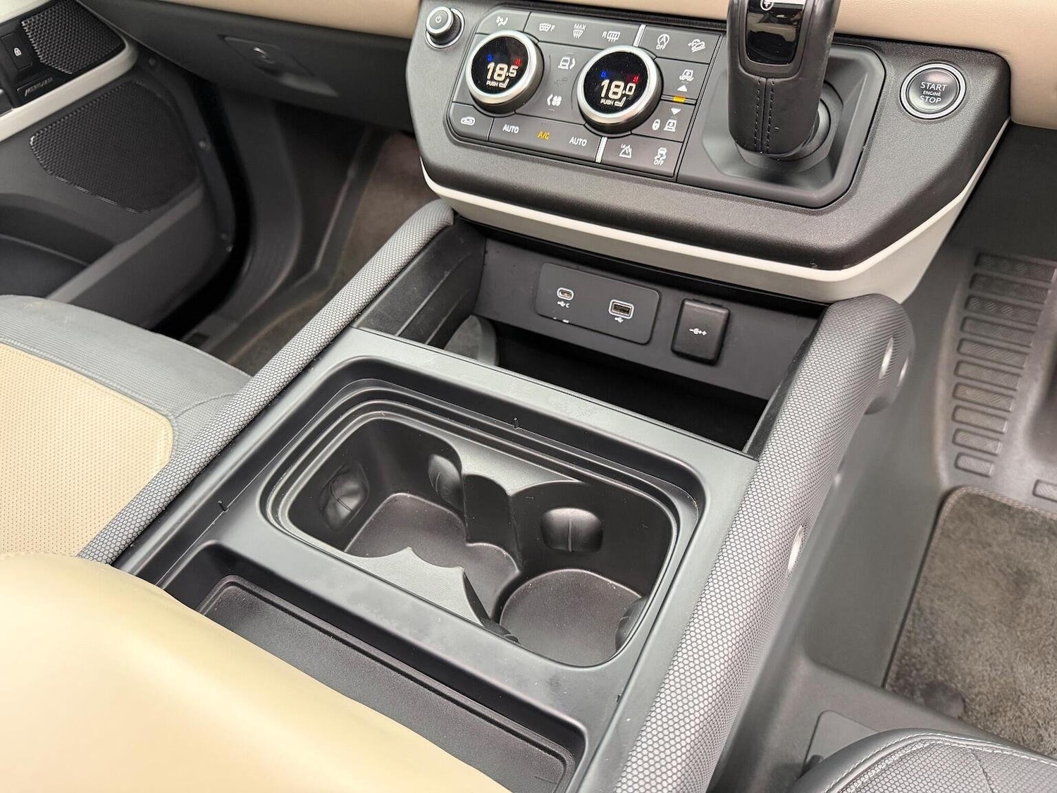 Used Land Rover Defender 2021 for sale - 76670851: Photo 33