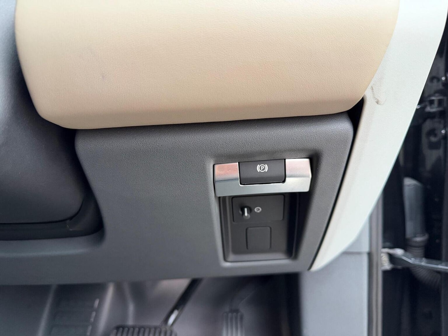 Used Land Rover Defender 2021 for sale - 76670851: Photo 35