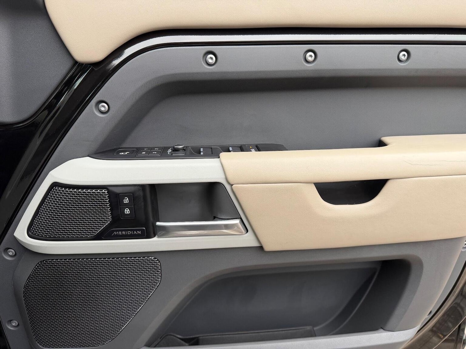 Used Land Rover Defender 2021 for sale - 76670851: Photo 36