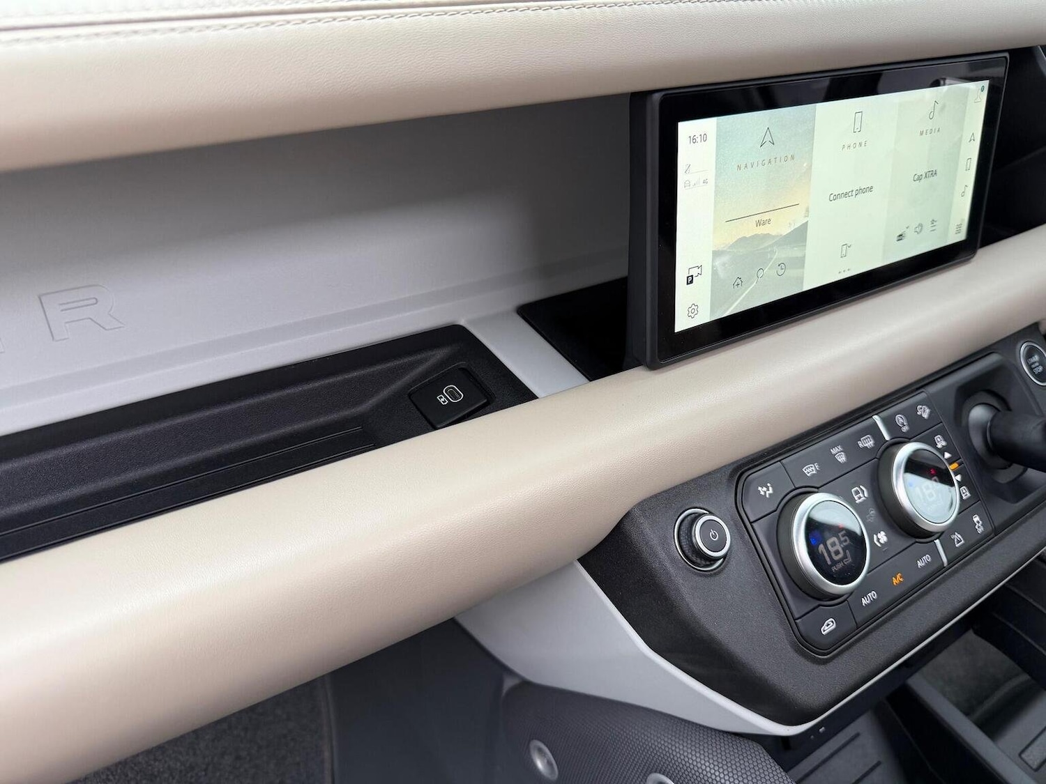 Used Land Rover Defender 2021 for sale - 76670851: Photo 37