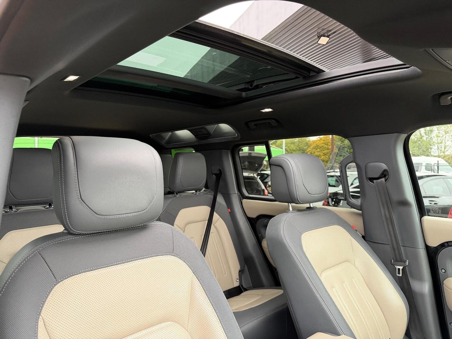 Used Land Rover Defender 2021 for sale - 76670851: Photo 38