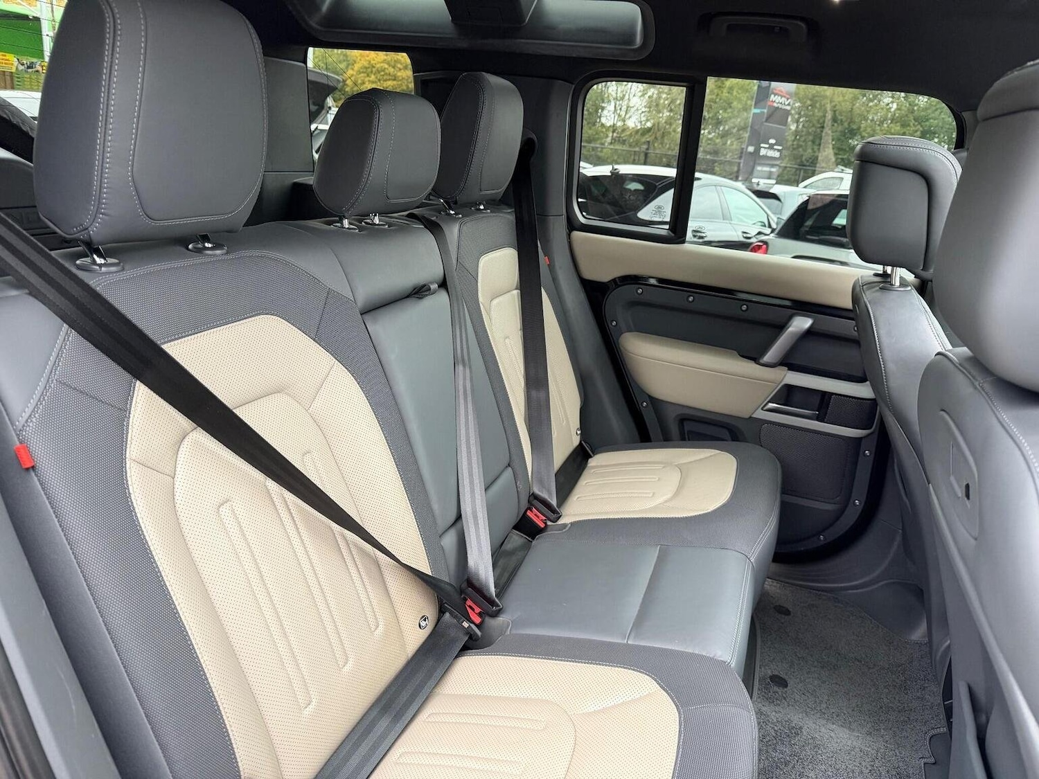 Used Land Rover Defender 2021 for sale - 76670851: Photo 40