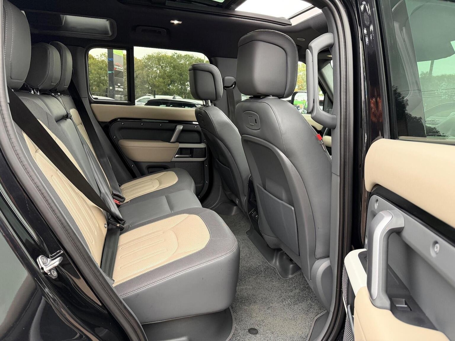 Used Land Rover Defender 2021 for sale - 76670851: Photo 41