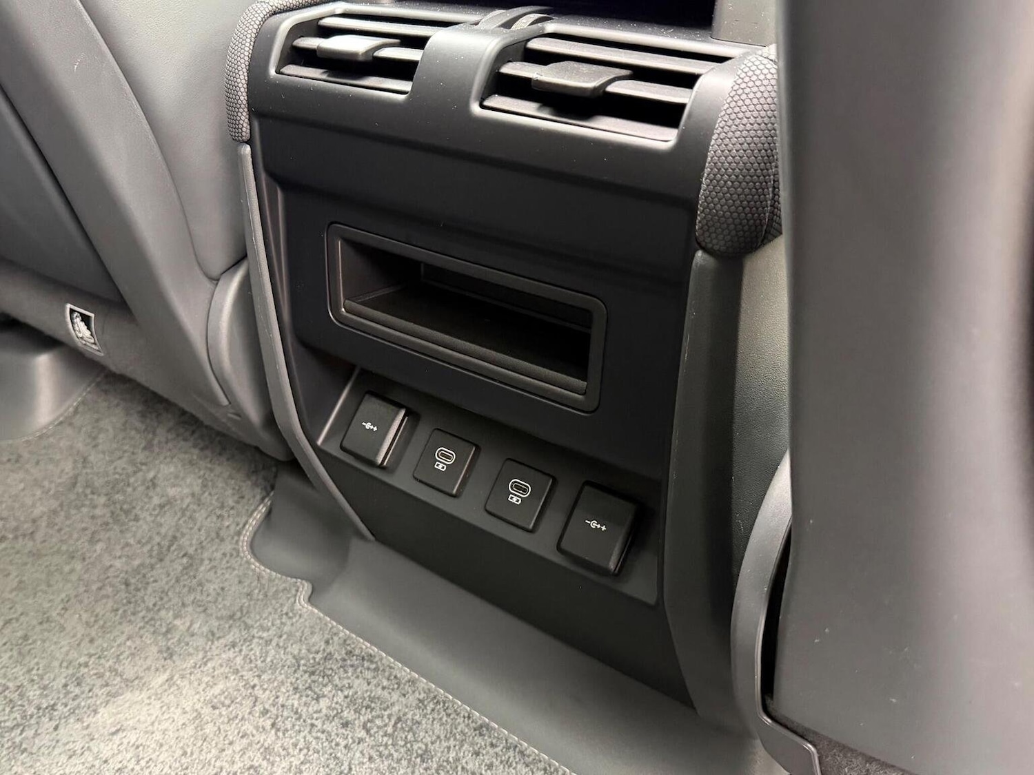 Used Land Rover Defender 2021 for sale - 76670851: Photo 42