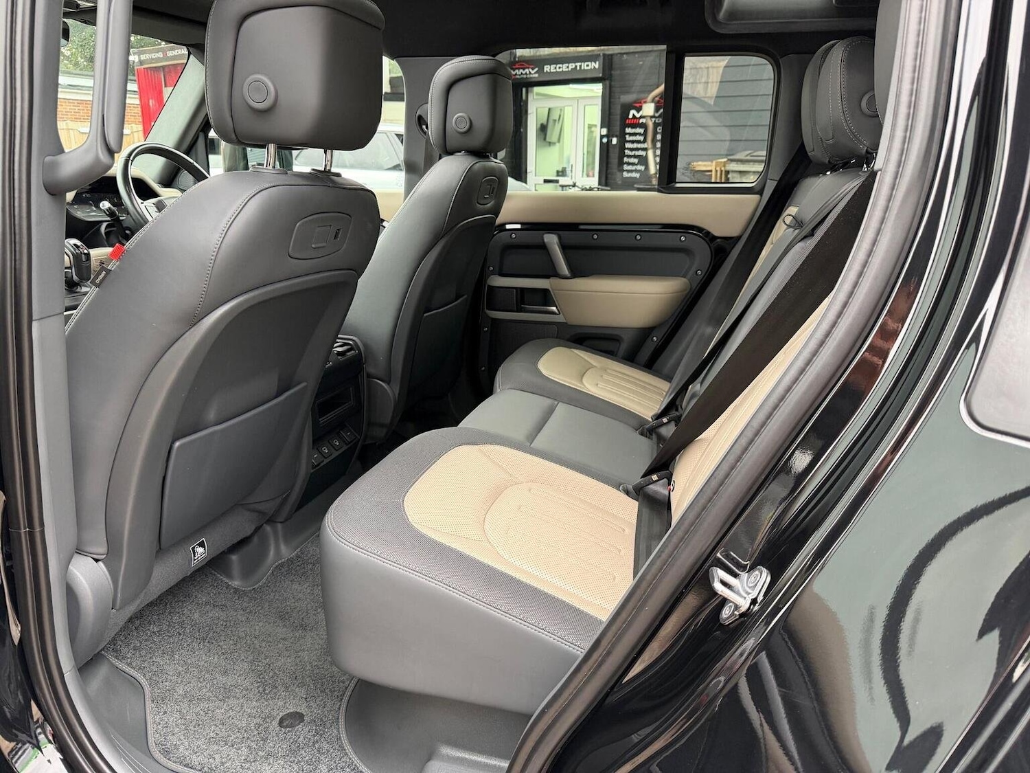 Used Land Rover Defender 2021 for sale - 76670851: Photo 44