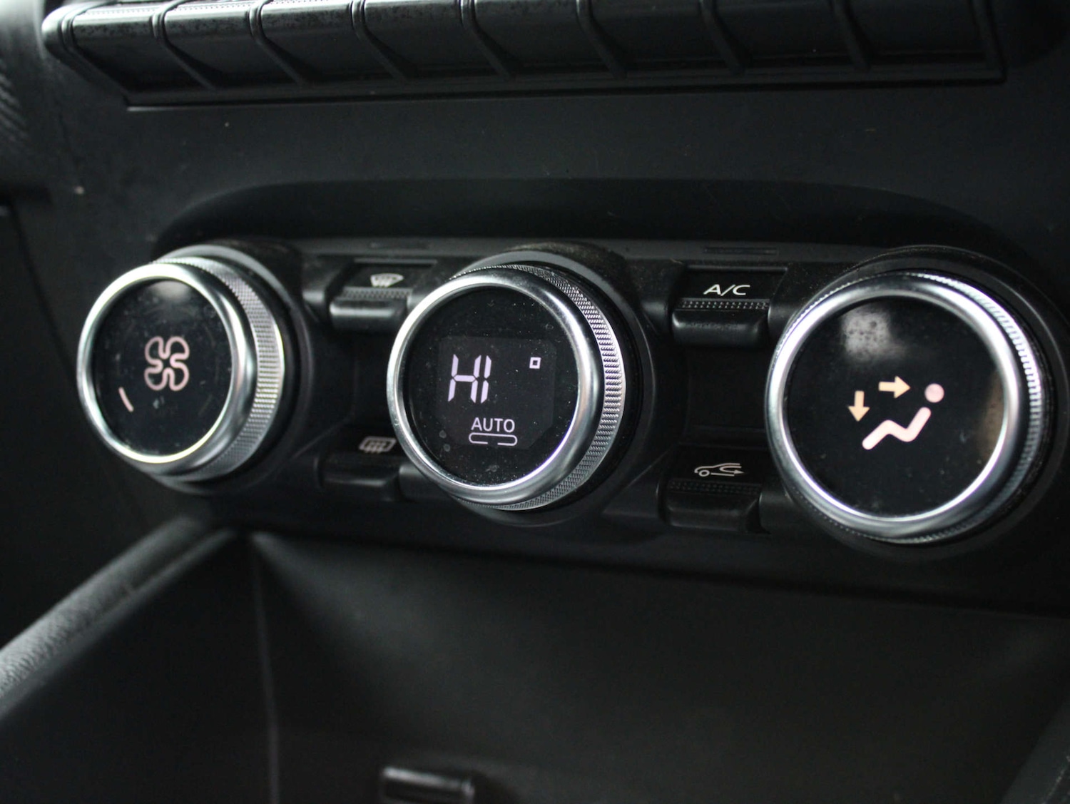 Used Renault Captur 2022 for sale - 76973937: Photo 12