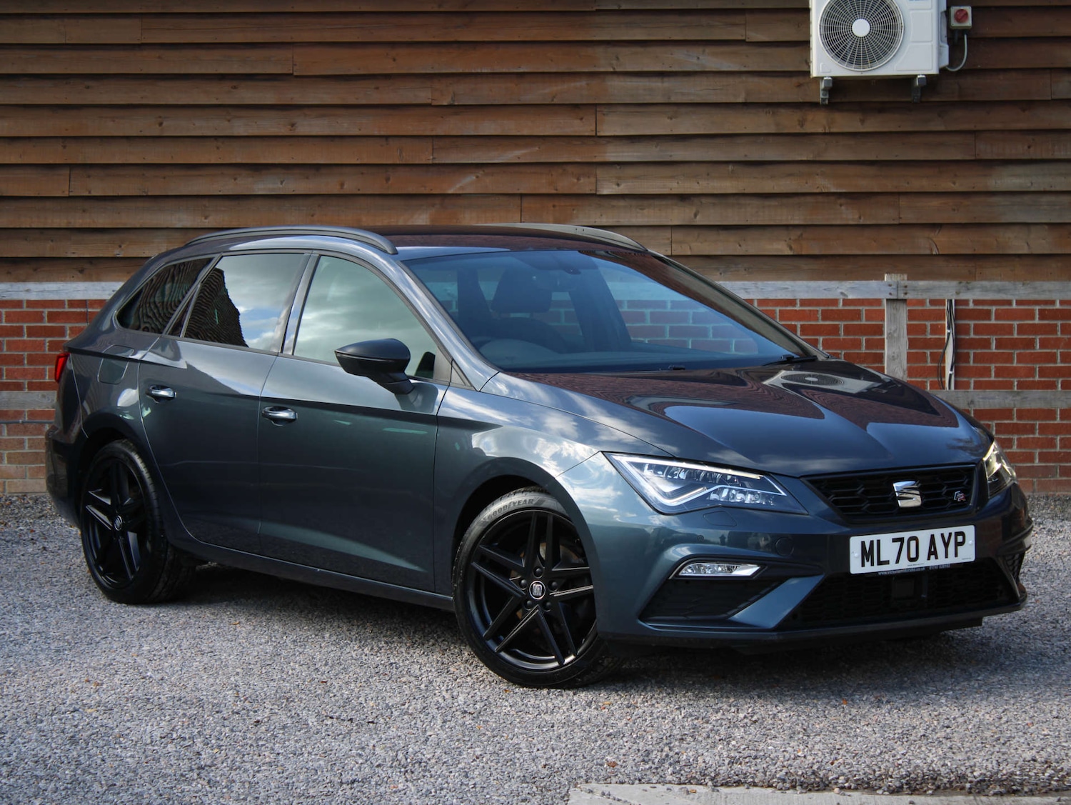 Used SEAT Leon 2020 for sale - 76356019: Photo 1