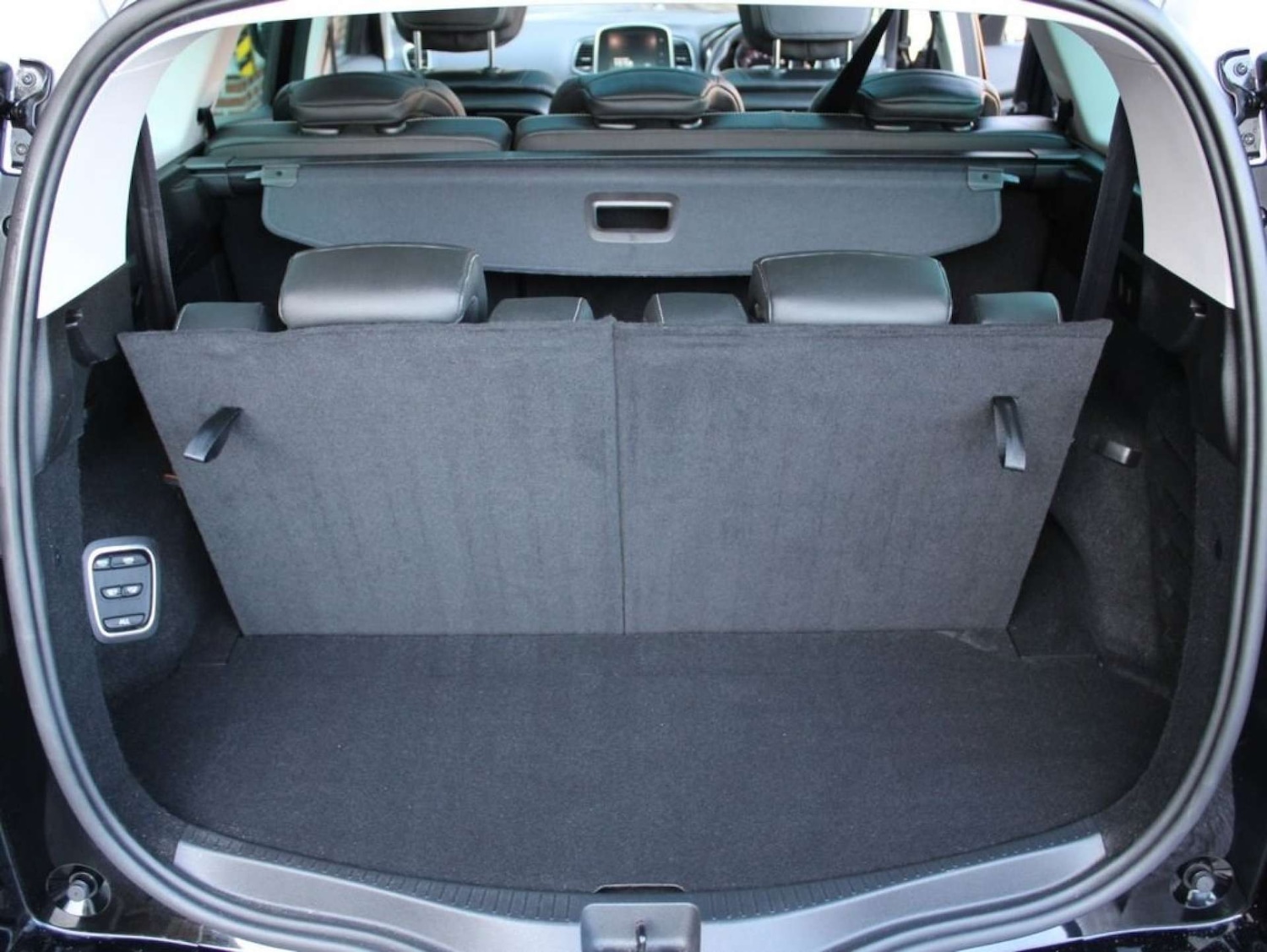 Used Renault Grand Scenic 2019 for sale - 76601787: Photo 11