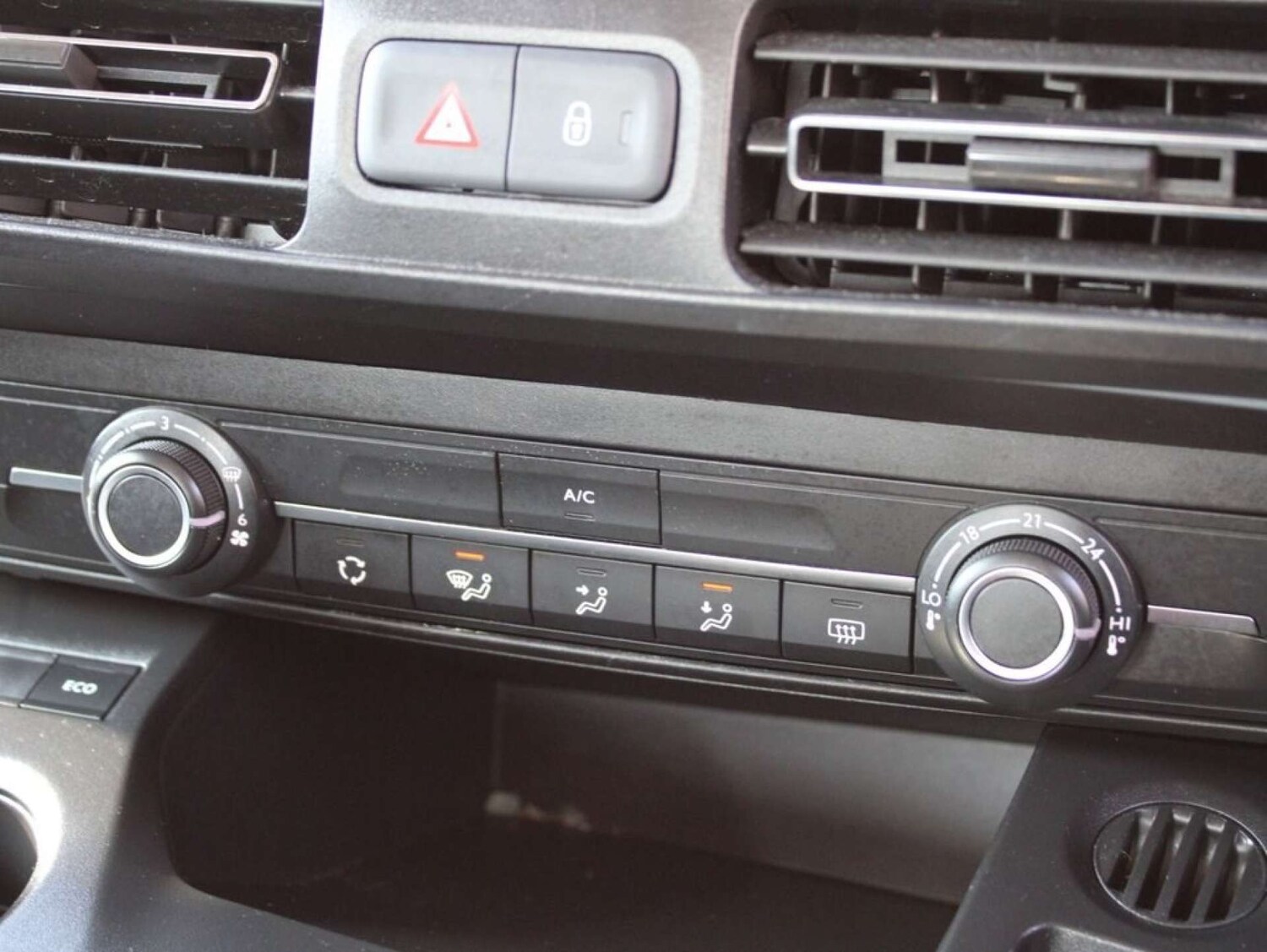 Used Peugeot Rifter 2020 for sale - 76340264: Photo 15