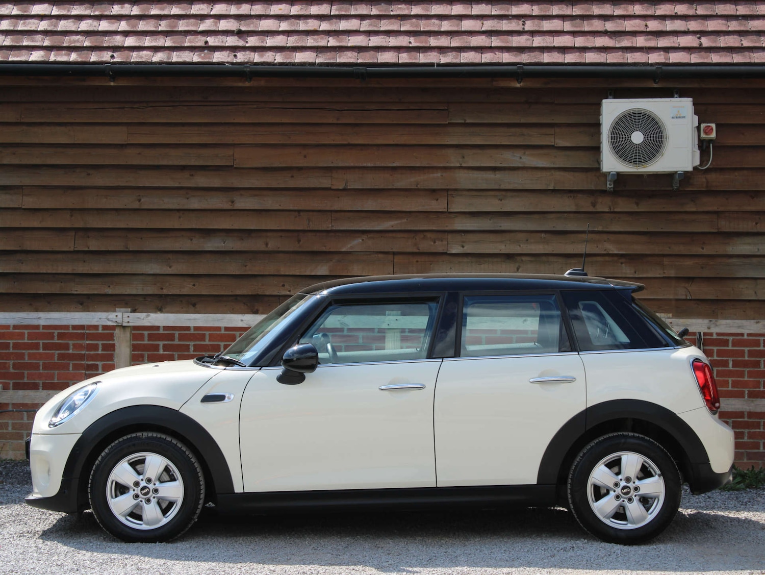 Used MINI Hatch 2018 for sale - 76483215: Photo 2