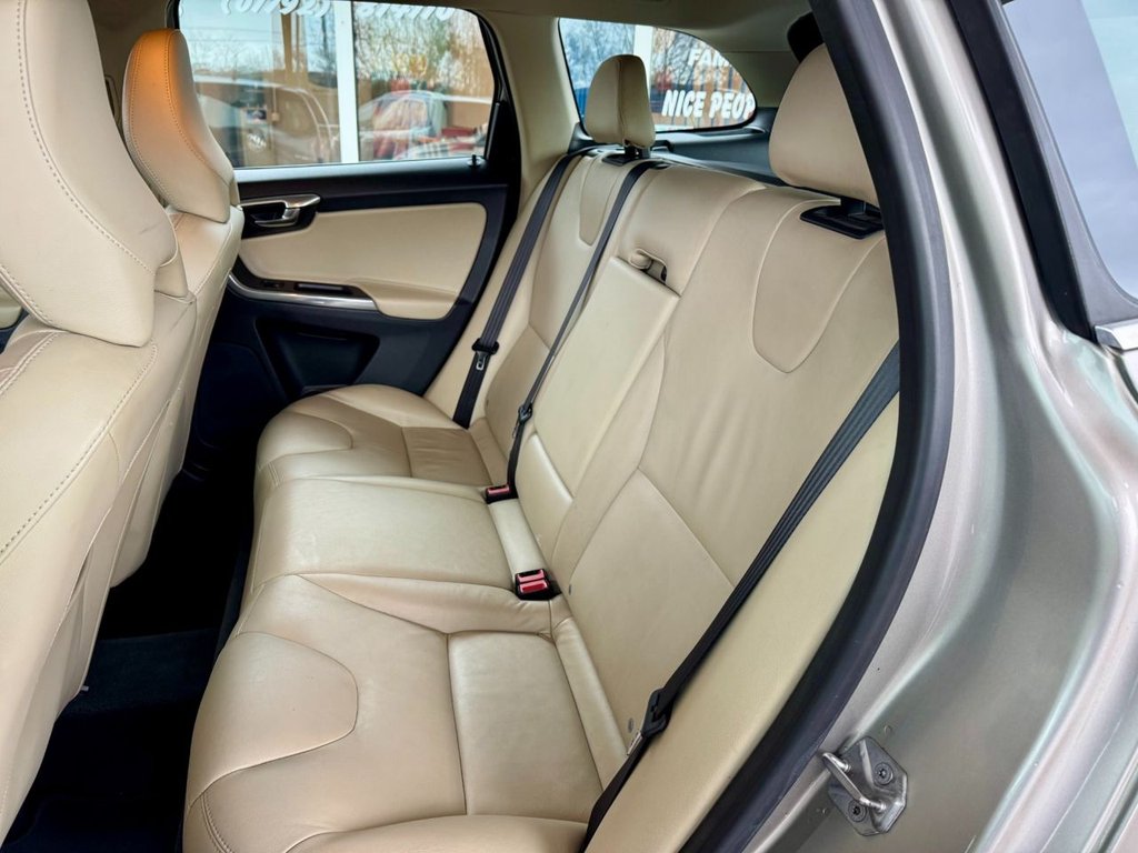 Used Volvo XC60 2015 for sale - 77370127: Photo 8