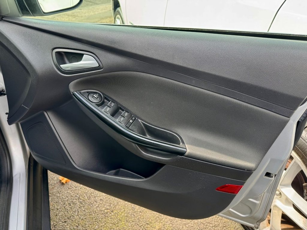 Used Ford Focus 2011 for sale - 76280194: Photo 11